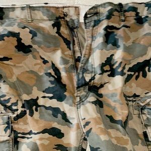 Camo cargo pants 40x32